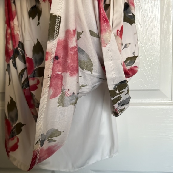 Pretty NWOT flower pattern dress - Picture 5 of 6